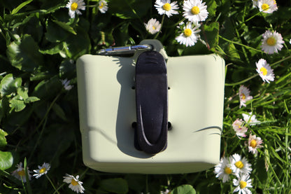 Magnetic Silicone Treat Pouch - Calm Pistachio